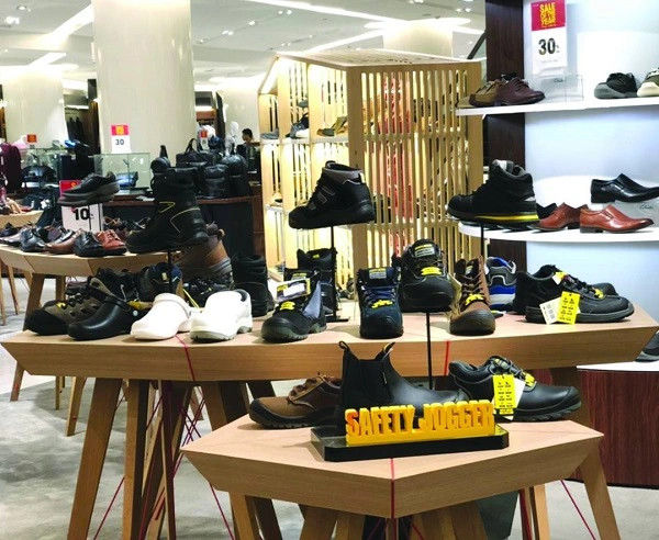 Đơn vị cung cấp giày bảo hộ tại Long An chất lượng nhất Showroom-giay-bao-ho-lao-dong